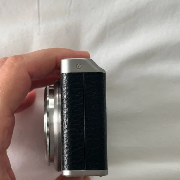 Fujifilm Silver and Black Compact Digital Camera - Picture 2 of 10